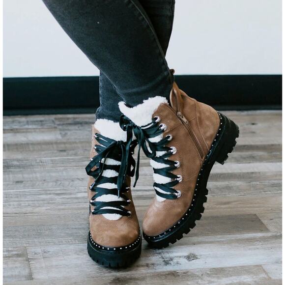 STEVE MADDEN Rainier Cognac Suede Lug Sole Lace-Up Platform Ankle Boots 5.5 - Picture 1 of 11